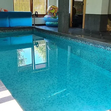 Сasa de vacaciones Spacious House With Indoor Pool & Sauna. *